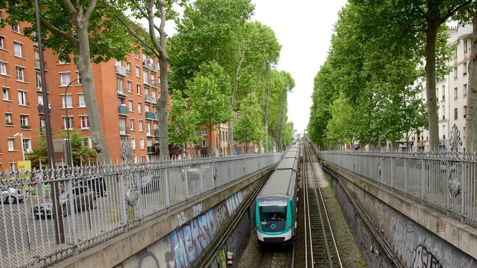Le Petit Canotier Paris